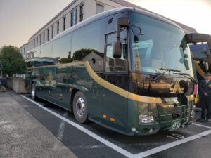 瑞風の立ち寄り観光(ツアー)は旗で大歓迎される