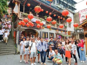 台湾の基隆港から行く観光ツアー!中正公園~十分瀑布~天燈上げ~九份